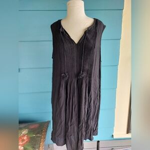 Old Navy Black and Gray Garment